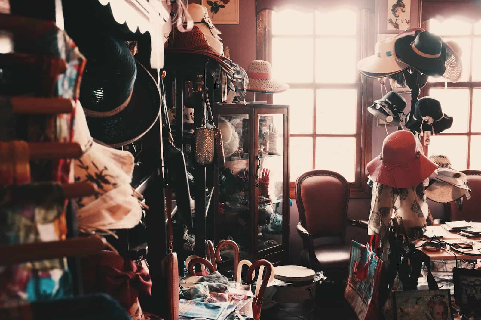 magasin de vêtements de seconde main