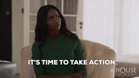 une femme dit "it's time to take action"
