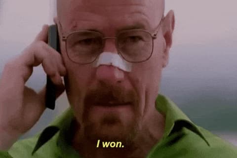un homme avec un pansement sur le nez dit au téléphone I won