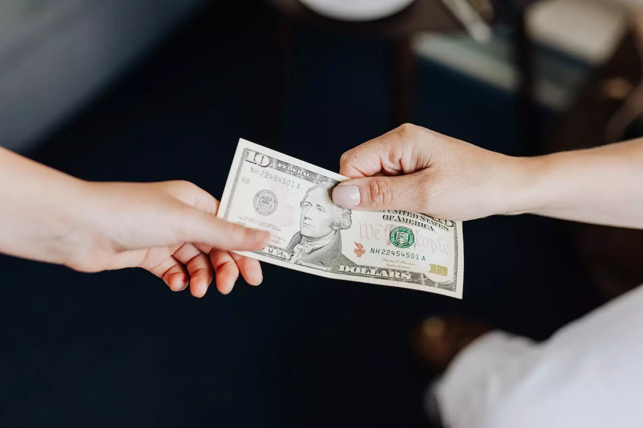 Qué es el salario por hora frente al salario anual? | Manatal Contratación