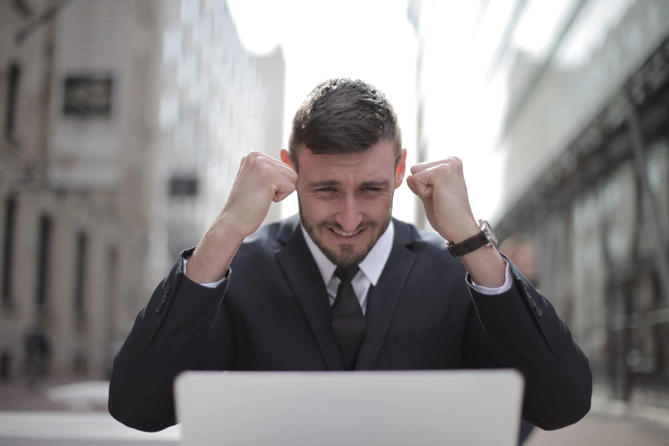 8 Standout Ways To Show That You’re a Good Prospective Tenant