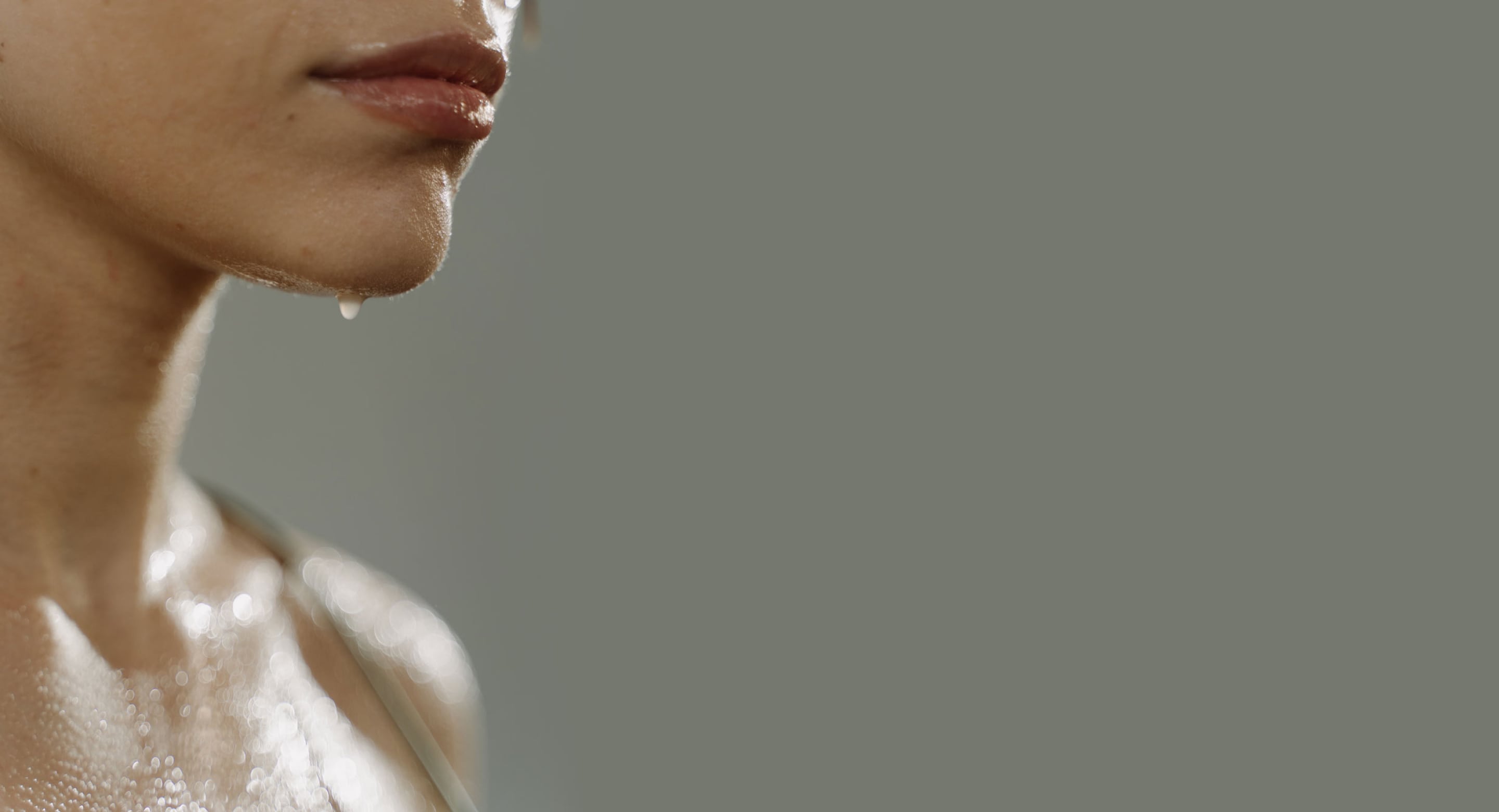 Woman neck in sauna