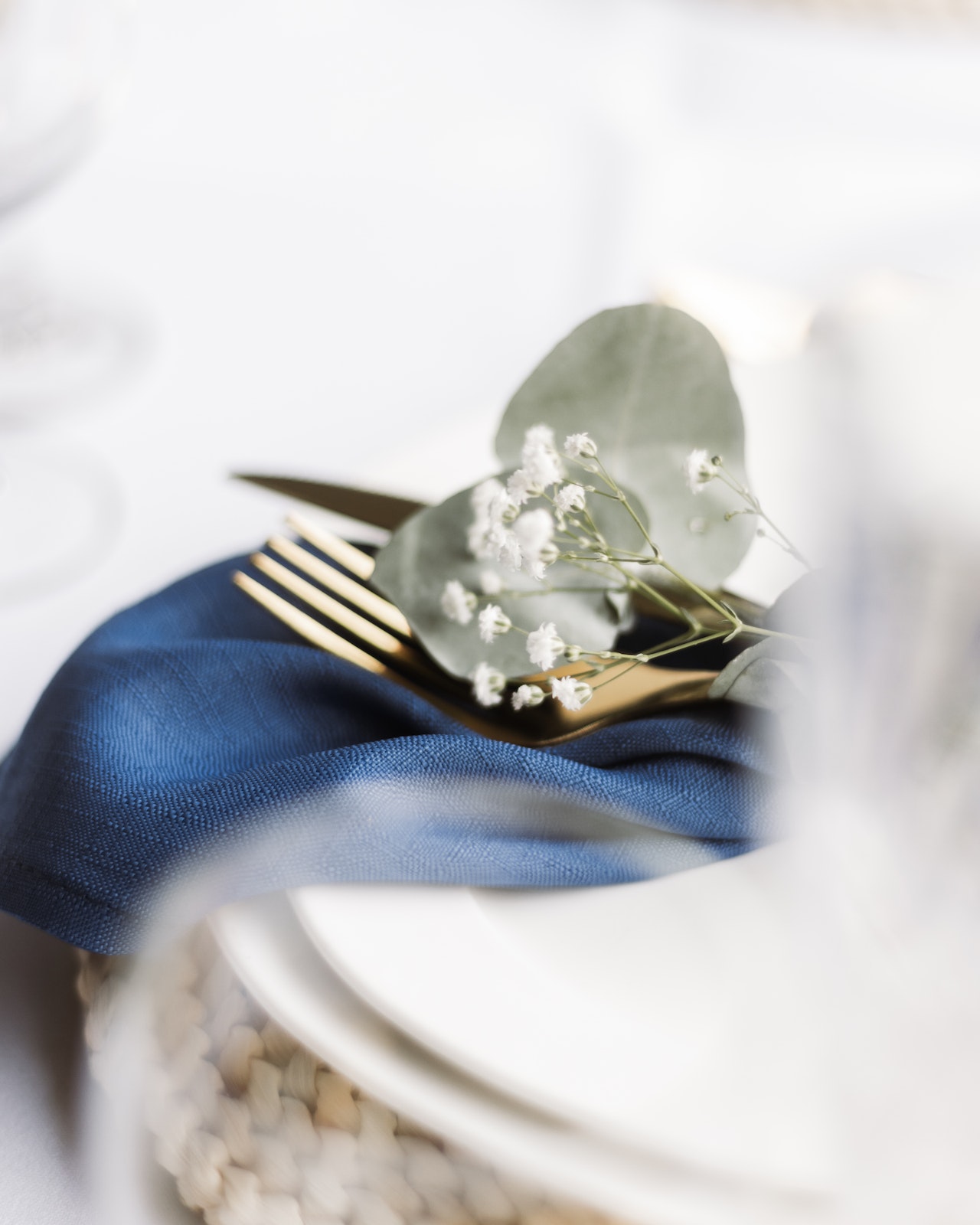 How to Tie Ribbons on Napkins • Partytrick Blog