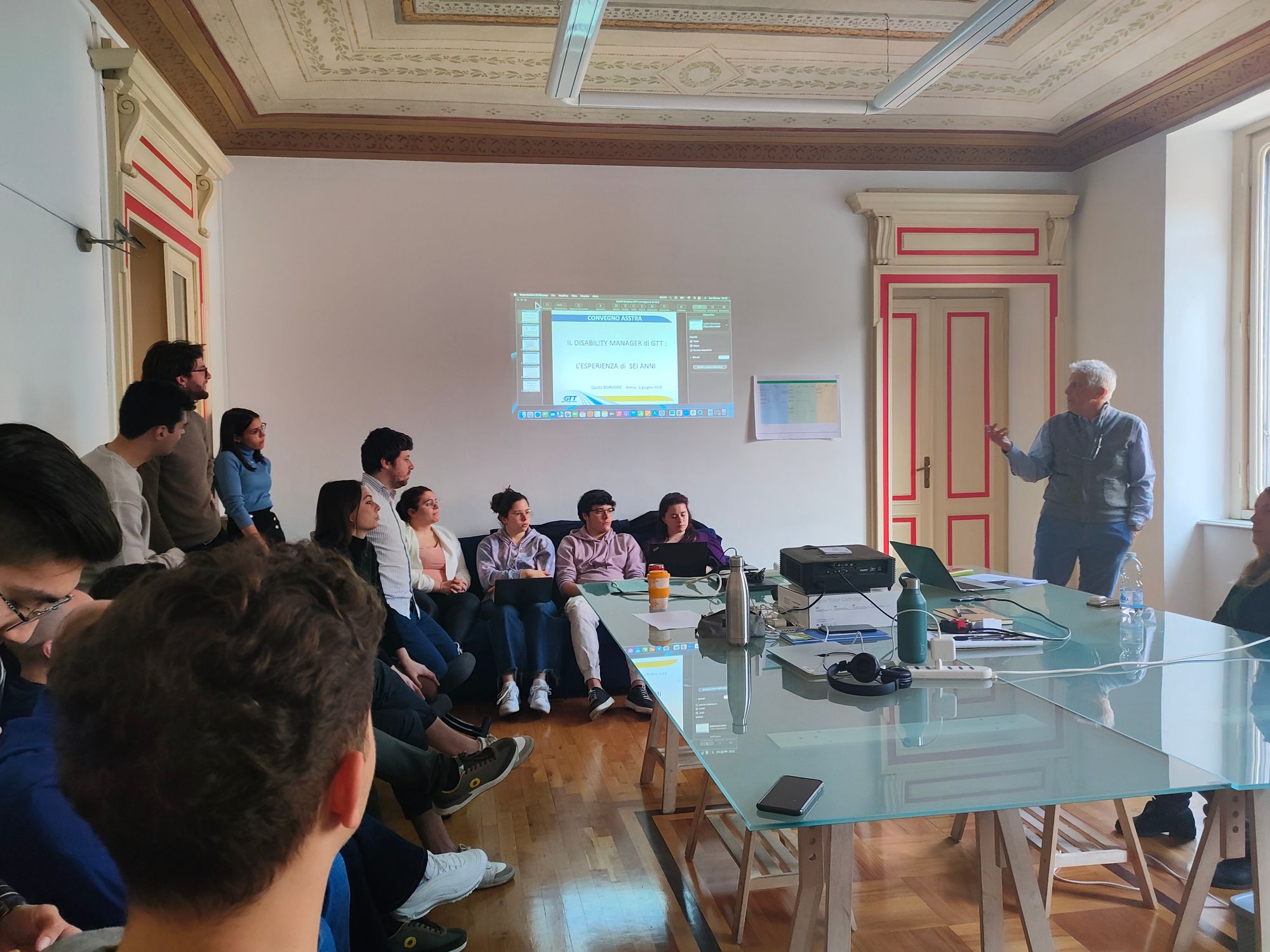 10 vantaggi e svantaggi della tecnologia, con un occhio all
