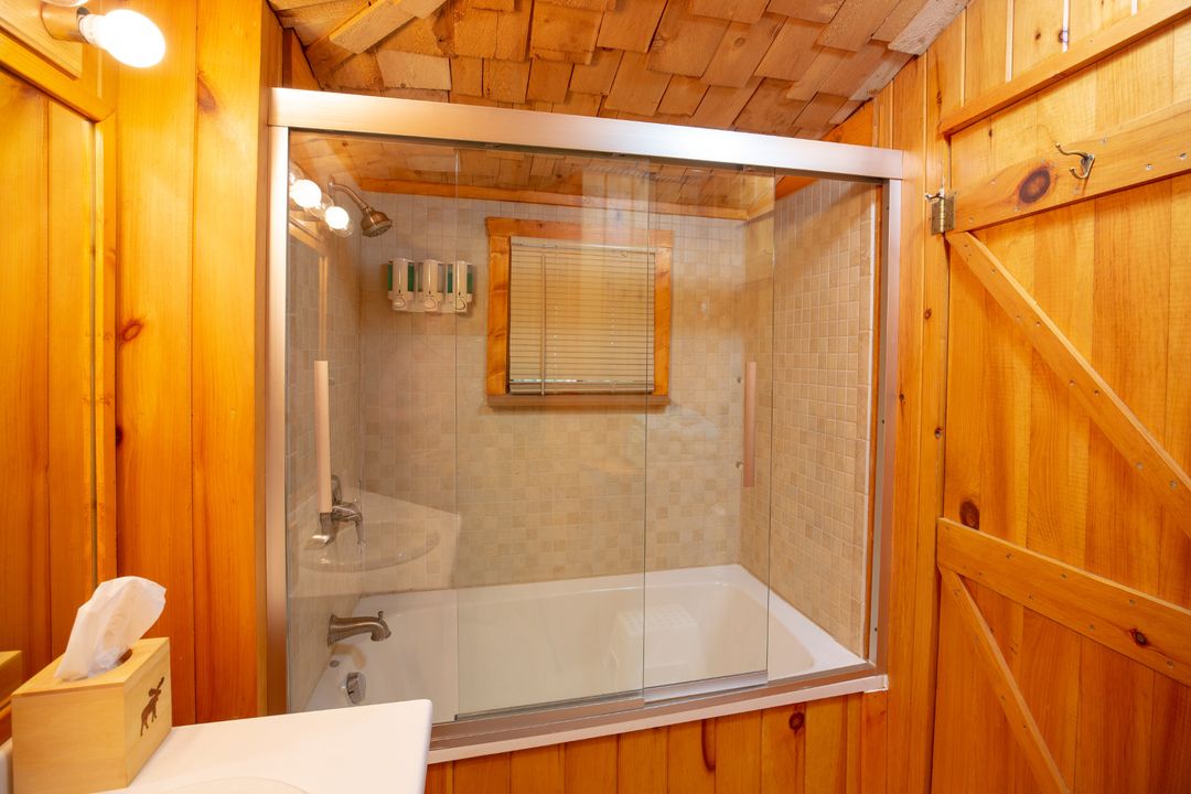 Evergreen Ludlow's Island Resort Cabins