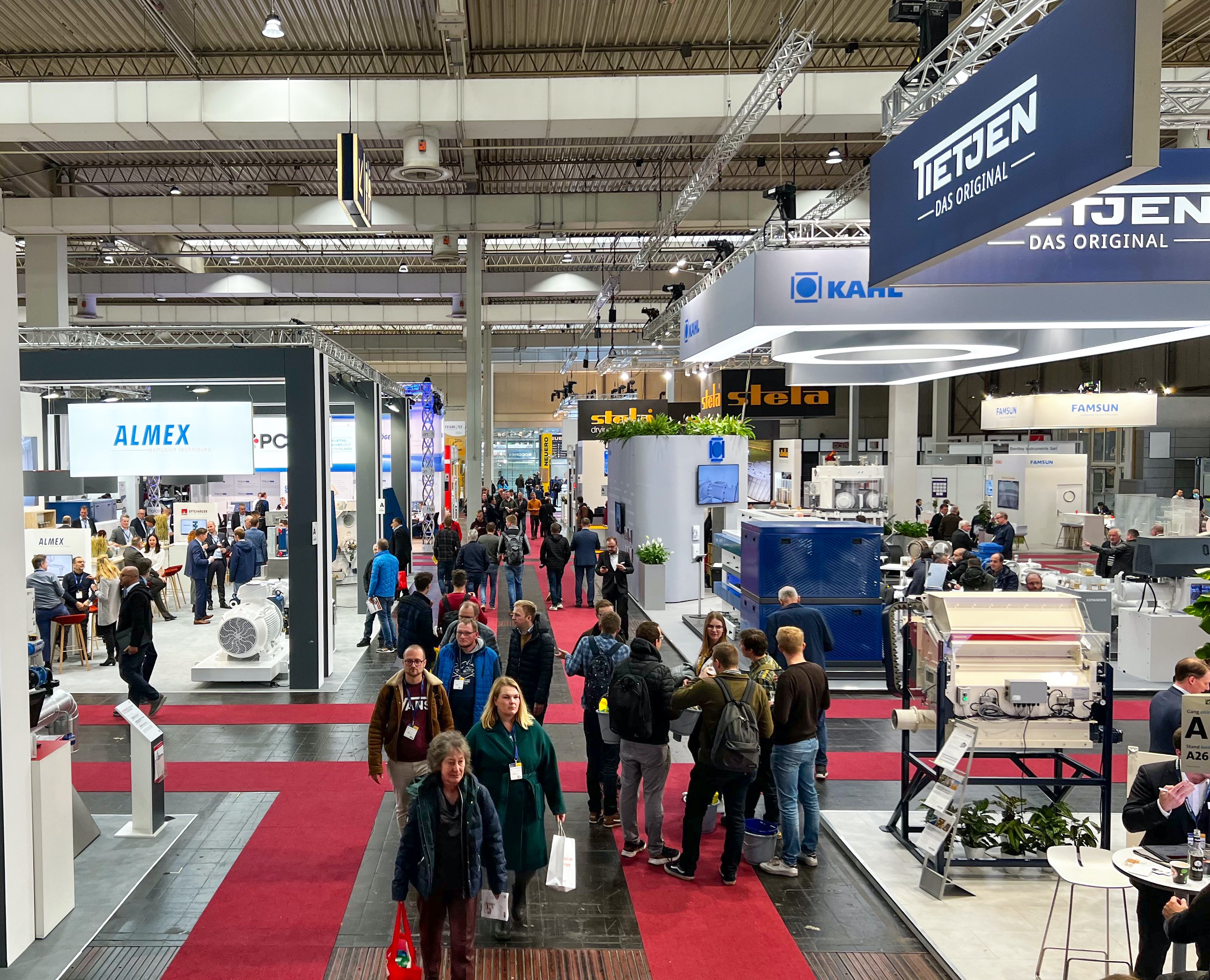 Blick in einen Messegang der Eurotier in Hannover