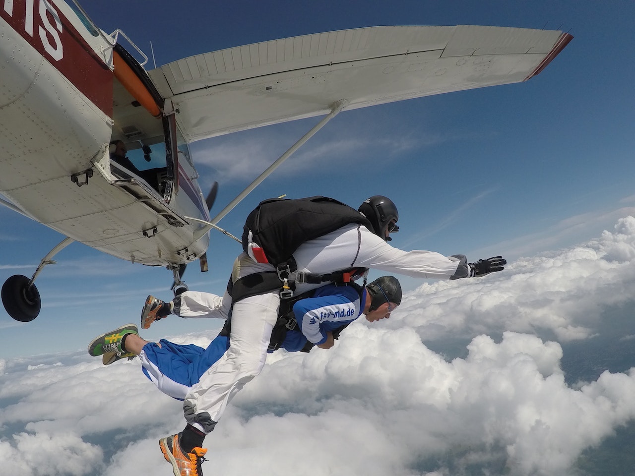 Skydiving in India 5 Best Places With Views You Can’t Miss!