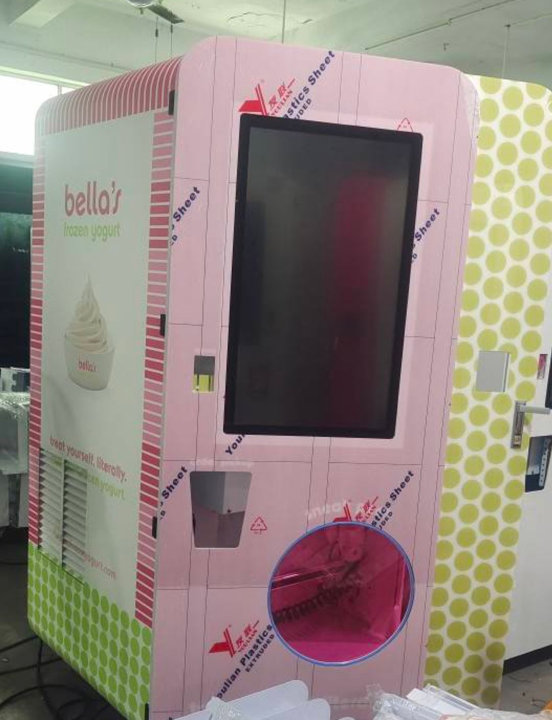 Bella's Automated robotic frozen yogurt machine