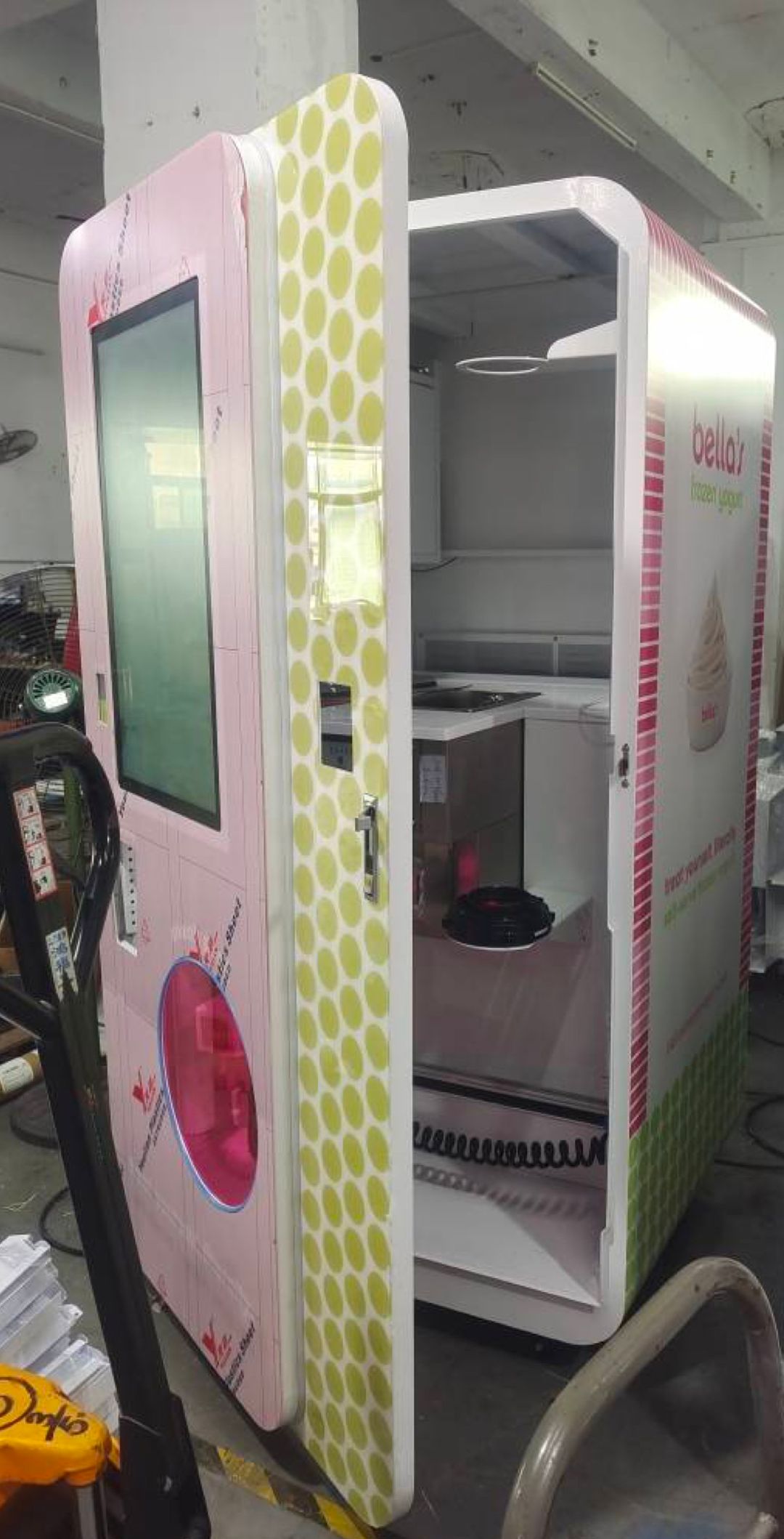 Bella's Automated robotic frozen yogurt machine