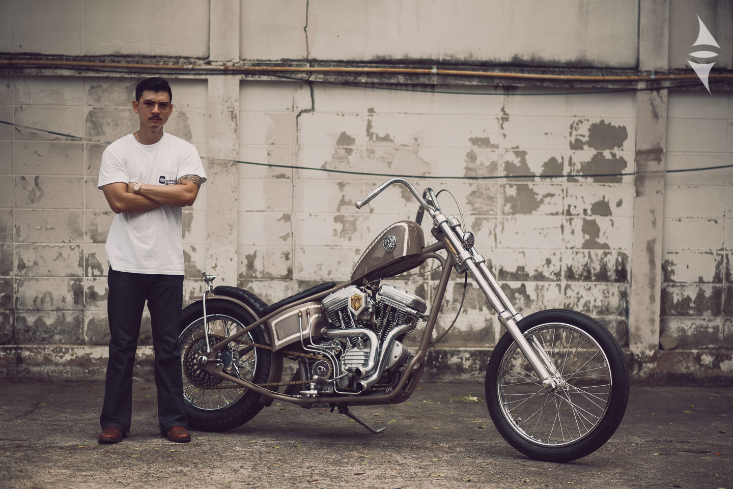 พาเสพ “วิถีไบค์เกอร์” สไตล์ Custom Old School Choppers ของ “ป๋อม ธนกร”
